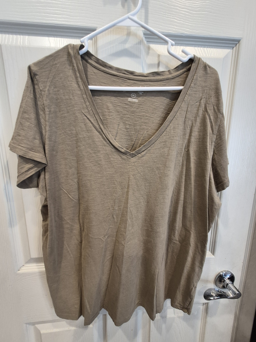 Universal Thread V-Neck Tee - Taupe